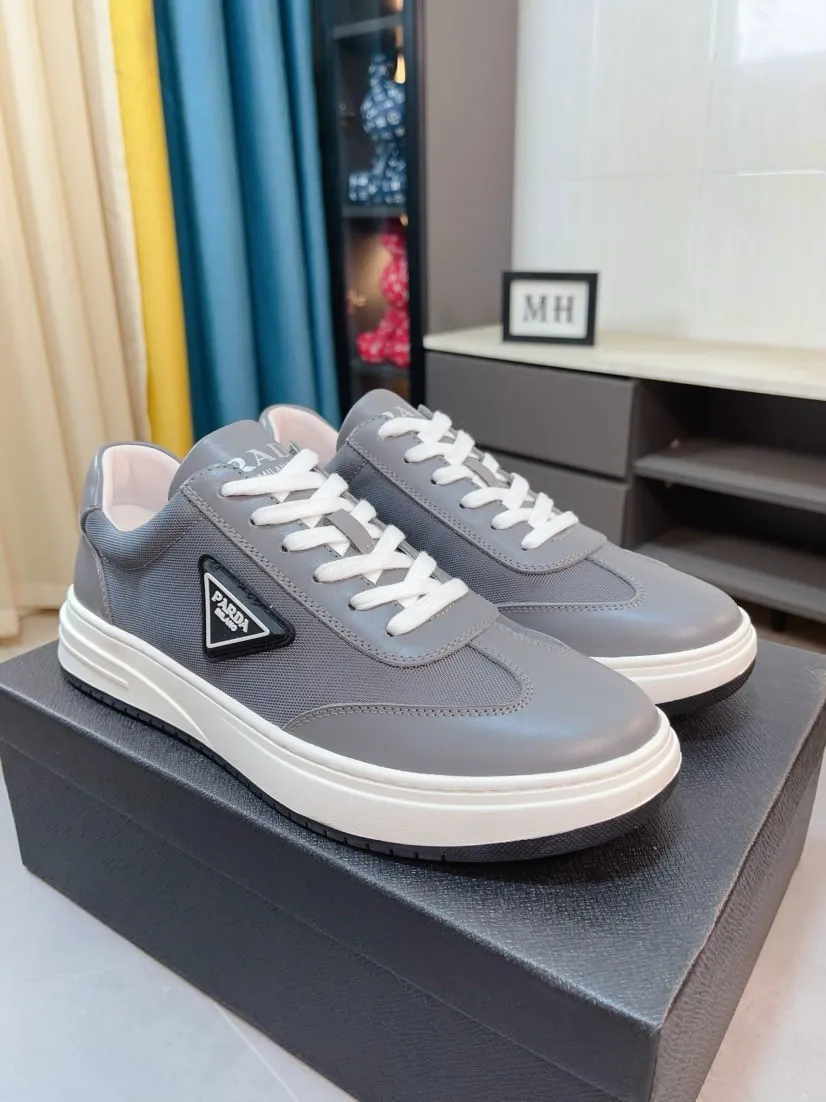 Men's shoes 💰420🌹🌹High-quality new Prada counters are launched simultaneously. The new men's shoes and 😘fabrics are selected from imported mesh and glue-spraying technology. Imported cowhide lining. 👍🏿High-end☄️Open-molded non-slip rubber outsole, exquisite lines, simple and elegant, comfortable and high-end for leisure travel. Code number: 38 to 44